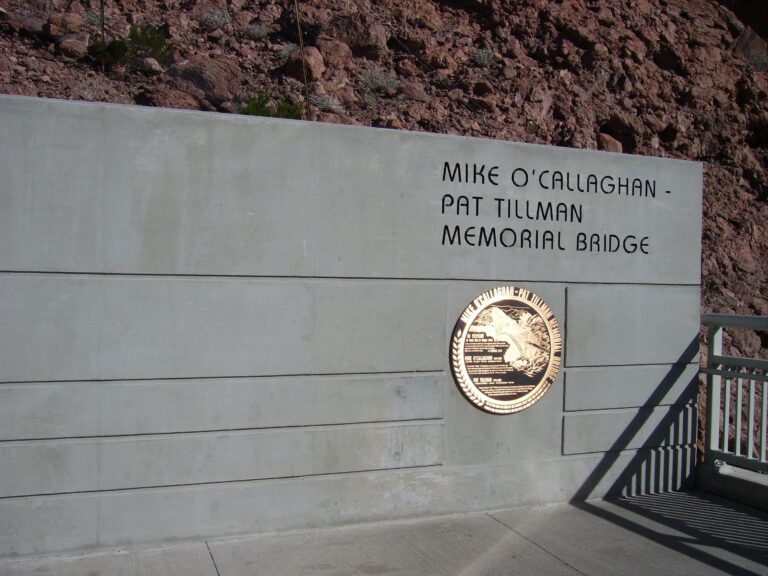 Hoover Dam Savvy Entertaining